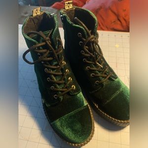 SOLD - TUK Green Velvet 7-Eye Viva Mondo Boot